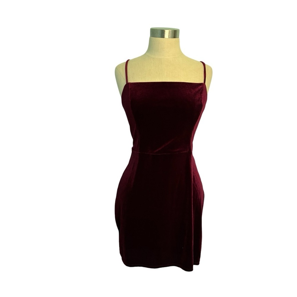 UO Genova red velvet tie back dress - Picture 3 of 10